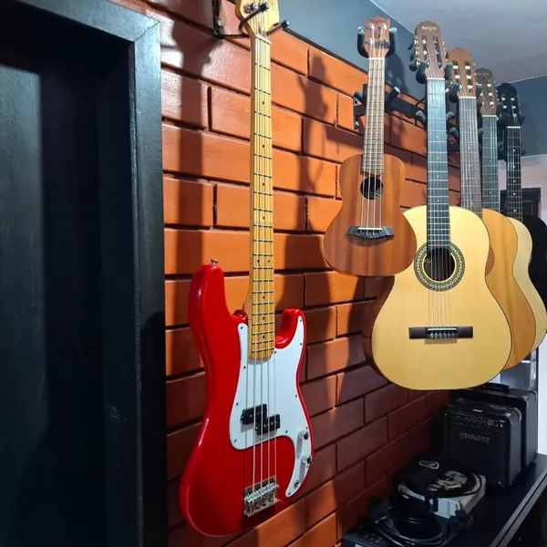 Parede de instrumentos de corda